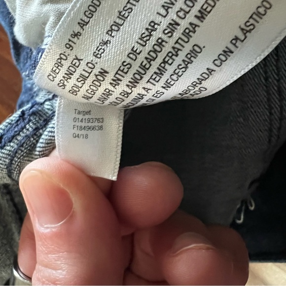 Universal Thread High Rise Rolled Cuff Distresed Jean Shorts size 18 - Picture 4 of 5